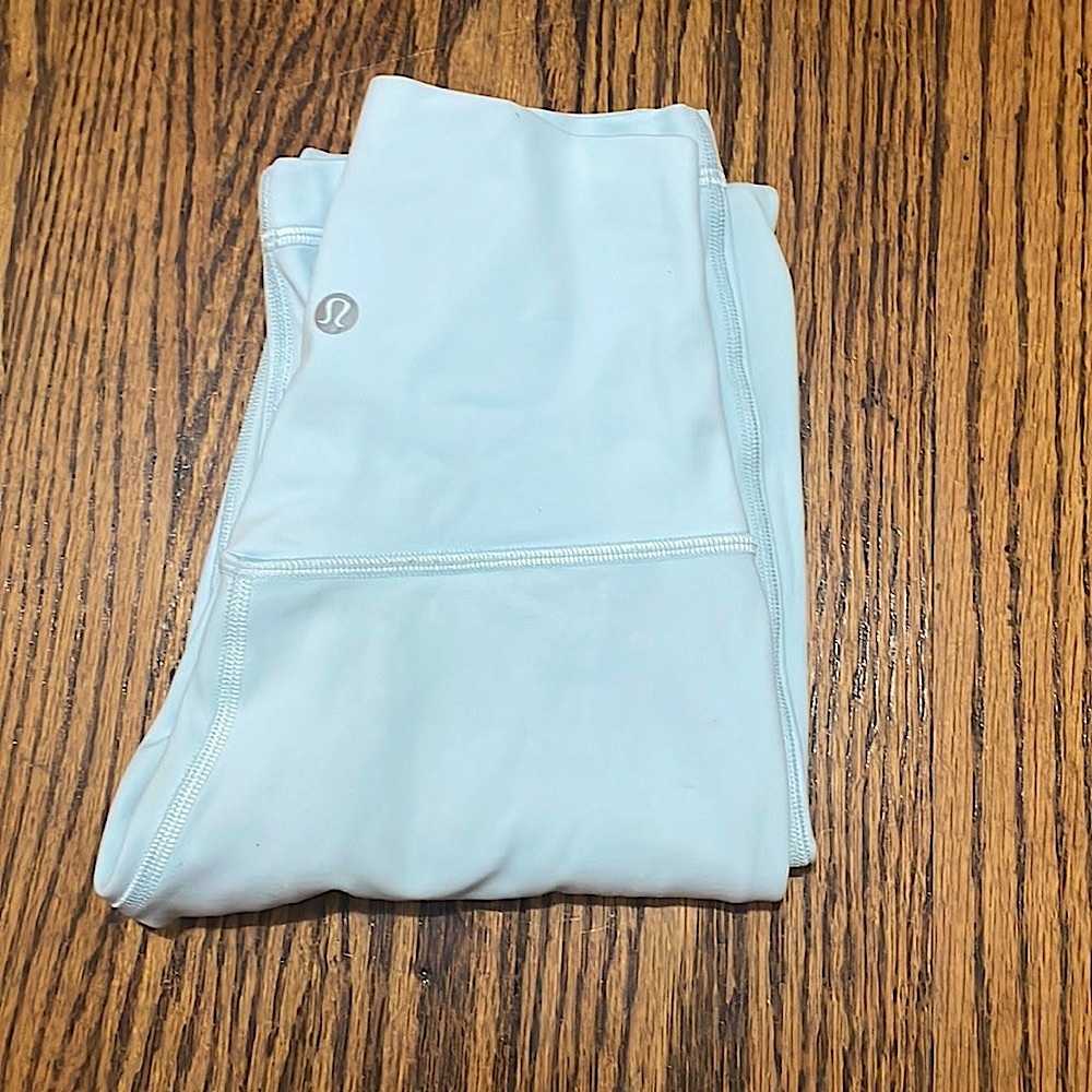 LULULEMON ICING BLUE LEGGINGS SIZE 0, LENTH 28